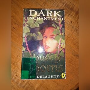 House of Thorns (Dark Enchantment) By Judy Delaghty